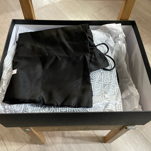 Natori suede dress booties sz 6 - Picture 4 of 4